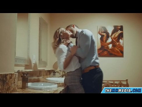 ❤️ Cuando una rubia tetona te seduce en un baño público Video de porno en es.doujin-sexy.ru ❌️